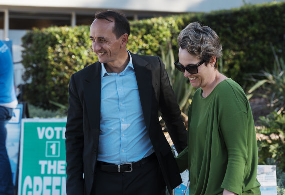 Rachel Lord on the hustings in Wentworth with her husband, Dave Sharma, during pre-polling for the last federal election in May 2019.