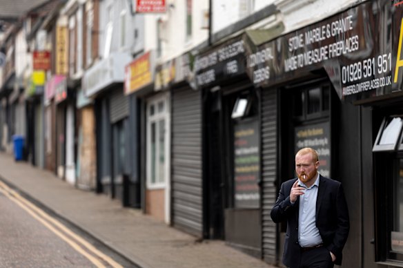 Apesar do rápido declínio do hábito, cerca de 10% dos adultos britânicos ainda fumam.