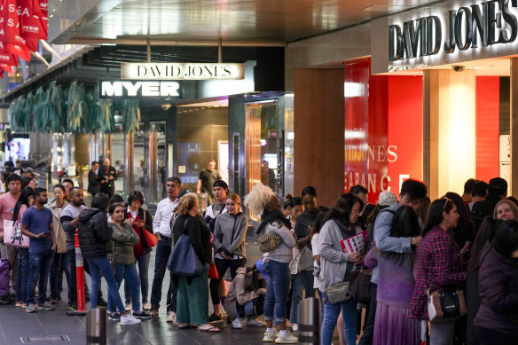 The queue outside David Jones on Bourke Street early on Boxing Day morning.