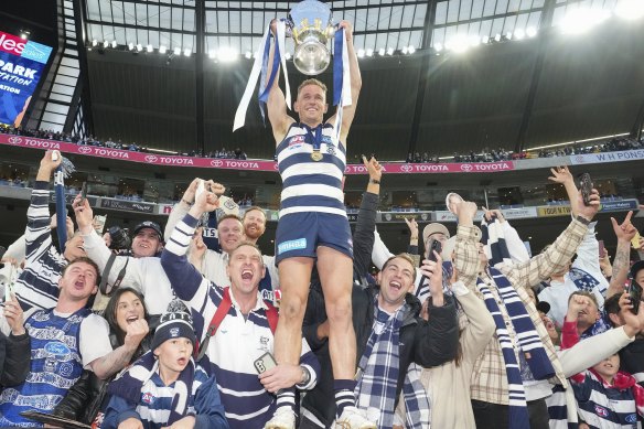 Selwood celebrates the 2022 premiership with Cats fans.