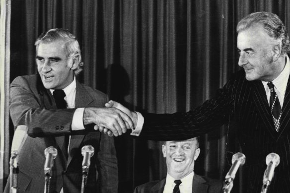 Whitlam and Snedden shake hands at a National Press Club luncheon, December 6, 1973