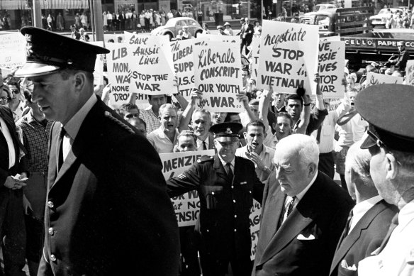 Prime Minister Robert Menzies heckled by protesters at Sydney Town Hall on 5 April 1965.