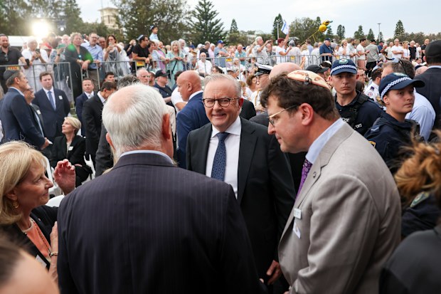 Bondi terror attack: Two Labor MPs call for Commonwealth royal commission