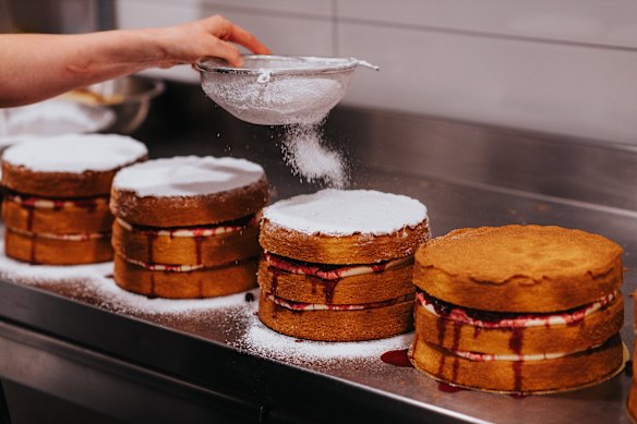 Old-fashioned vanilla sponge. 