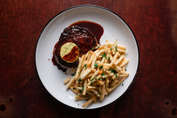 Steak frites.