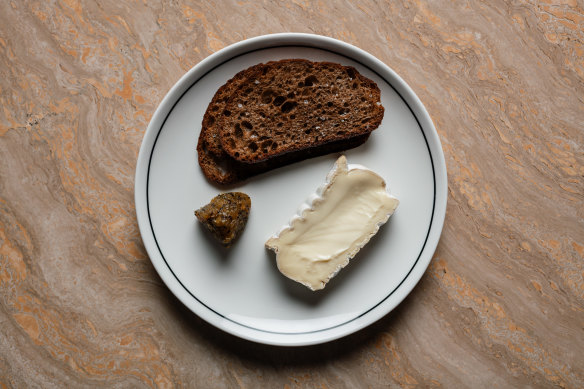 Buche d’affinois, caramelised kiwifruit and rye toast.