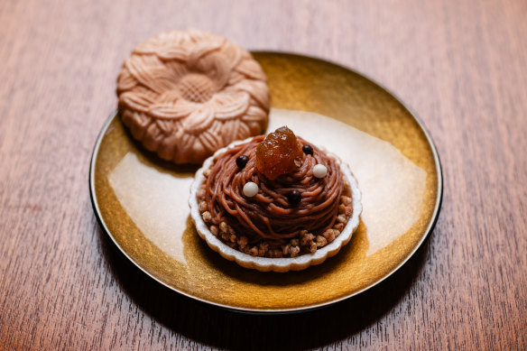 Mont Blanc-style monaka pastry with chestnut filling.