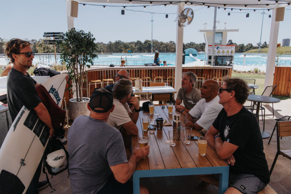 You don’t have to surf to enjoy a meal at Sandy’s.