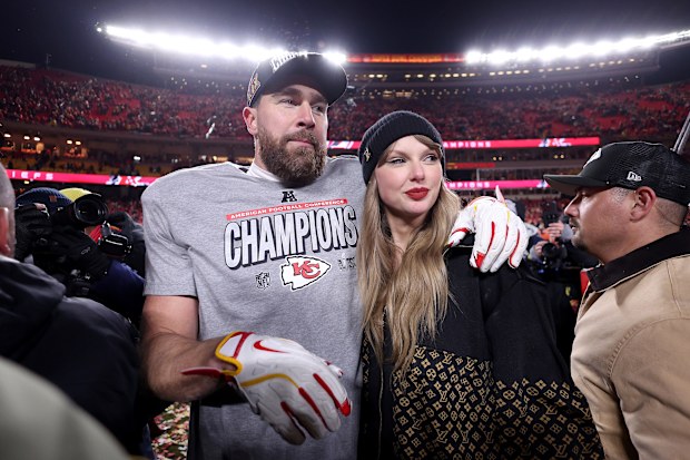 KANSAS CITY, MISSOURI - JANUARY 26: Taylor Swift celebrates with Travis Kelce #87 of the Kansas City Chiefs after defeating the Buffalo Bills 32-29 in the AFC Championship Game at GEHA Field at Arrowhead Stadium on January 26, 2025 in Kansas City, Missouri.  (Photo by Jamie Squire/Getty Images)