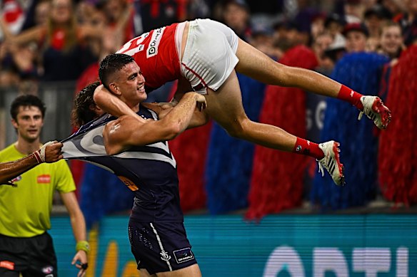 ...but Voss wasn’t done antagonising the Demons, famously picking up and carrying Melbourne’s Ed Langdon over the boundary line in a moment of madness at Optus Stadium.