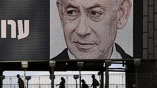 Netanyahu ha dominato la politica israeliana per decenni, ma il suo tempo è finalmente scaduto?