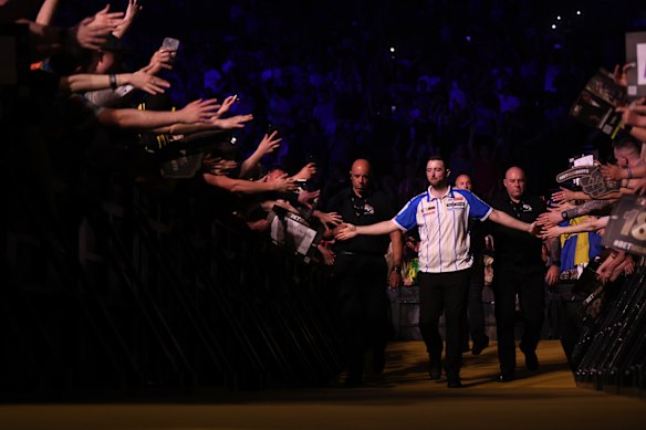 Luke Humphries walks out prior to the final match of the 2024 BetMGM Premier League Darts at First Direct Arena in Leeds, England.