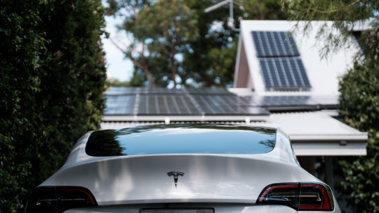 Ausgrid is penalising solar panel owners who export energy to the grid during daylight hours.