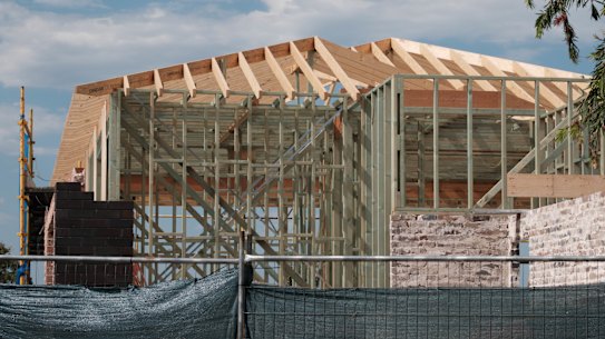 Victorian-based builders were licensed using fraudulent documents and mutual recognition arrangements with Queensland authorities, the County Court has heard. 