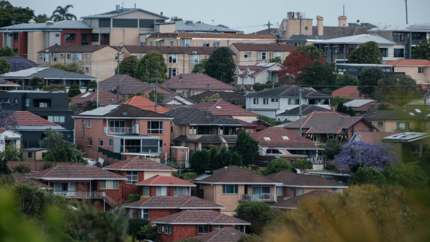 Land sales boom in Sydney, crash in Melbourne