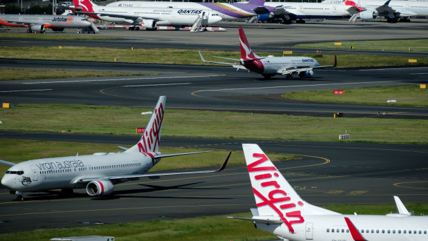 Airfares fell last year, but cancellations and delays persist: ACCC