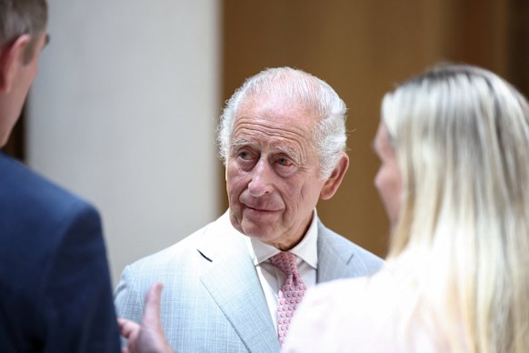 Re Carlo, raffigurato venerdì a Oxford.