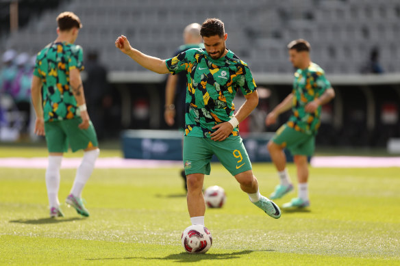 Bruno Fornaroli warms up.