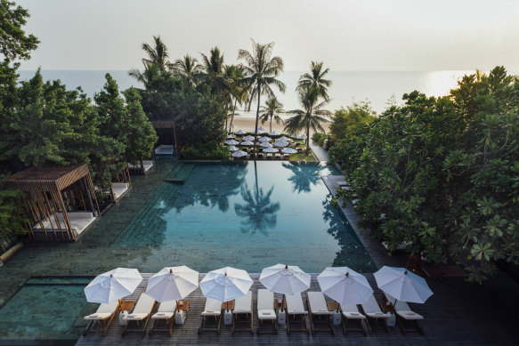 Cape Nidhra resort’s beachfront restaurant serves up a mean rock lobster.