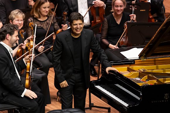 Javier Perianes brought unassuming elegance and light imagination to his performance. 