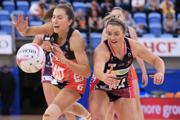 Amy Parmenter of the Giants competes for the ball with Maisie Nankivell of the Thunderbirds.