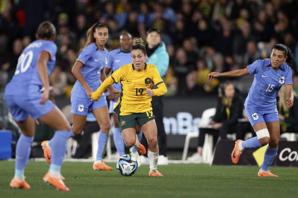 Australia’s Katrina Gorry, centre, carries the ball up through France’s defence.