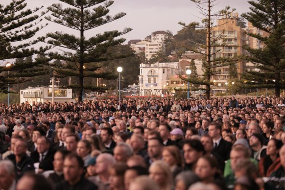 Thousands turned out for the Anzac Day dawn service at Coogee.