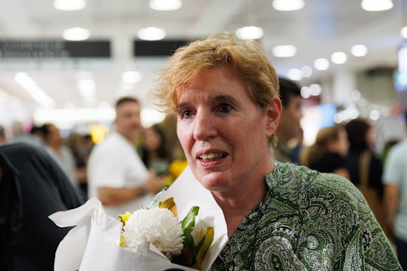 Roisin Smith mengalami beberapa upaya untuk pulang sebelum naik penerbangan Emirates.