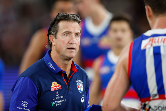 The pressure is mounting for Luke Beveridge.