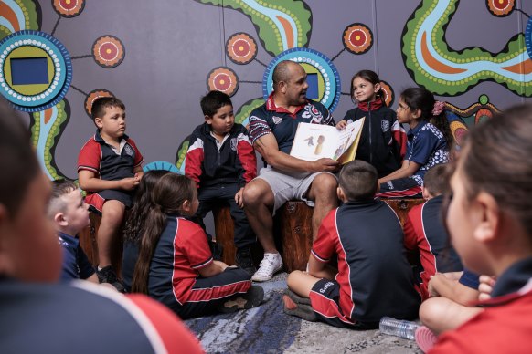 Teacher Jason Sampson teaches year 2 kids at Briar Road Public, which has been building its Aboriginal languages program for the past three years.