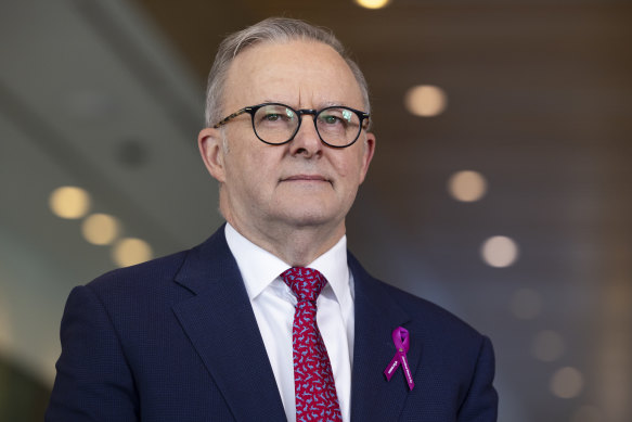 Prime Minister Anthony Albanese backs workers right to disconnect. 