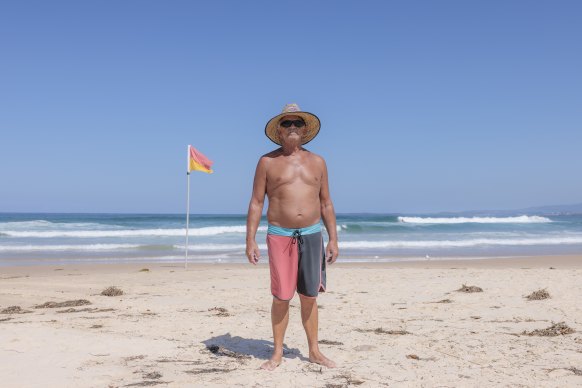 On the popular, sheltered beach, retirees such as Alex Szakacs are debating whether a submarine base would make Port Kembla a target. 