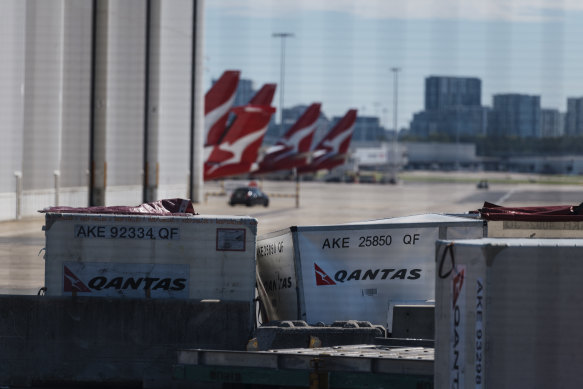 Qantas has replaced many long-term employees with contractors and labor hire companies.