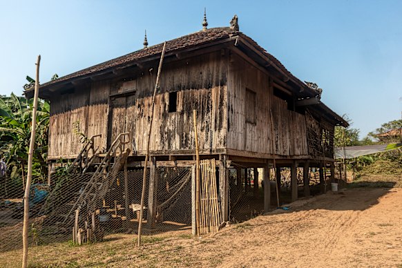 Muchas de las casas tradicionales de Angkor Ban siguen intactas.