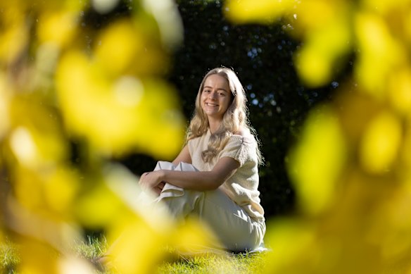 Zoe Kapolos will present a petition to the House of Representatives calling for endometriosis and adenomyosis leave.