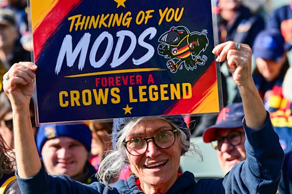 A Crows fan with Modra sign.