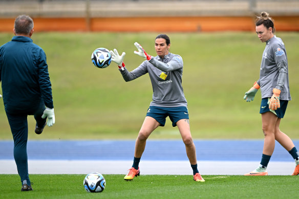 Lydia Williams mentored long-time understudy Mackenzie Arnold (right) during her first World Cup games last year.