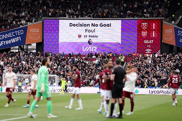 The VAR had a huge impact on the crucial Arsenal-West Ham match in England.