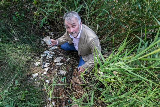 Yarra Riverkeeper Andrew Kelly with polystyrene waste in February 2020.