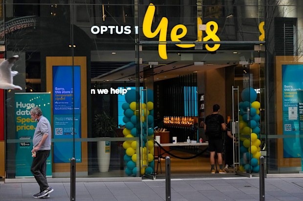 Optus stores: Telco to buy back all franchised stores after $100m fine