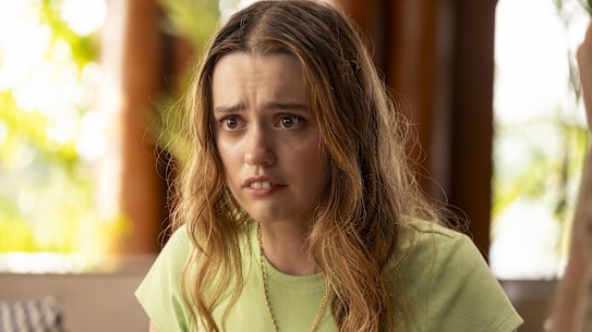 Aimee Lou Wood as Chelsea in The White Lotus.