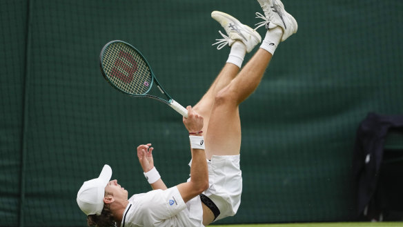 De Minaur takes a tumble.