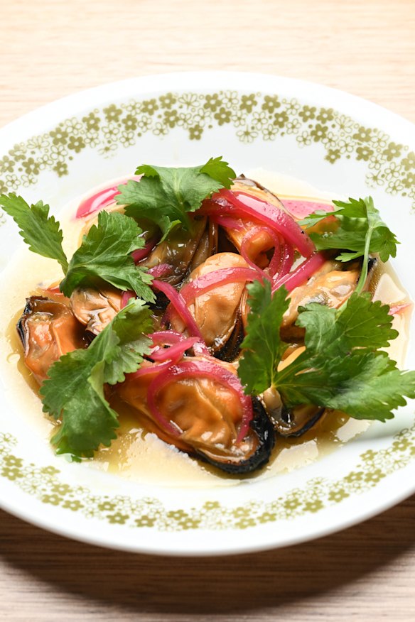 Mussels al-sikbaj with saffron and honey.