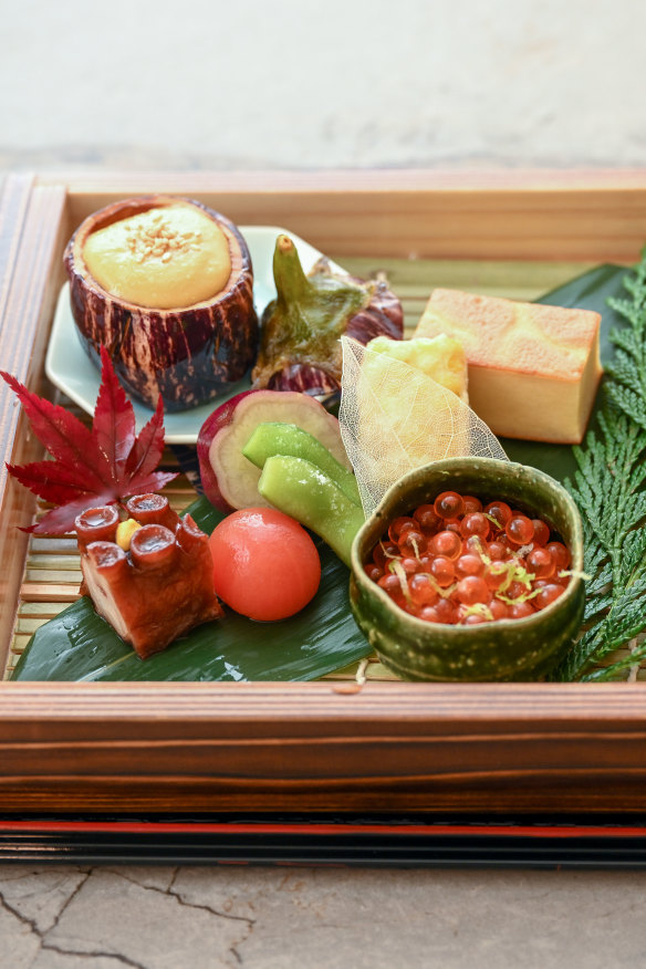 The hassun tray