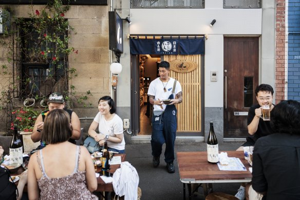 Nab a seat on the Darlo footpath at Nomidokoro Indigo.