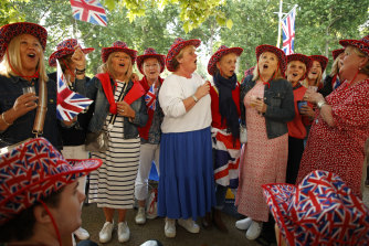 Loyal Britons sing the national anthem as they gather in the Mall. 
