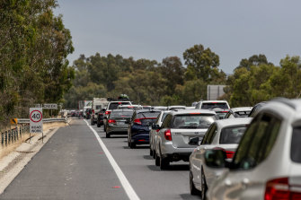Long traffic queues formed at Albury after Victoria closed the border.  