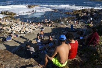 People flock to Maroubra as the temperature hits 28 degrees.