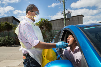 Coronavirus Melbourne Doctor Treats Patients In Car Park