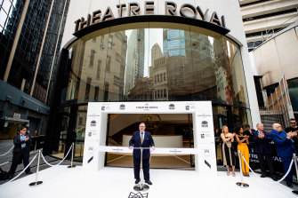 唐·哈文 (Don Harwin) 於 2021 年 11 月開設皇家劇院，避免成為美食廣場。 